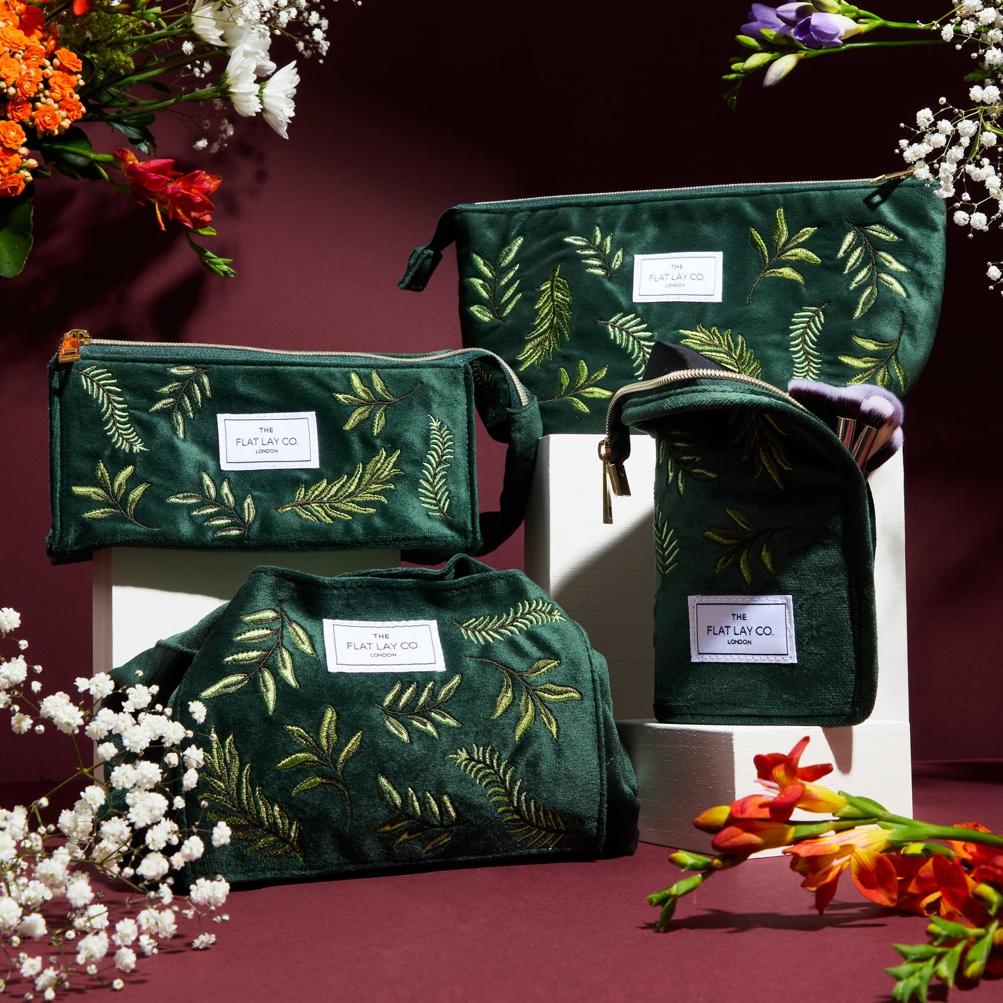 Green Leaves Embroidered Velvet Standing Makeup Brush Case