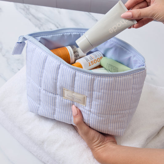 Padded Essential Schminktäschchen - Baumwolle mit blauen Nadelstreifen