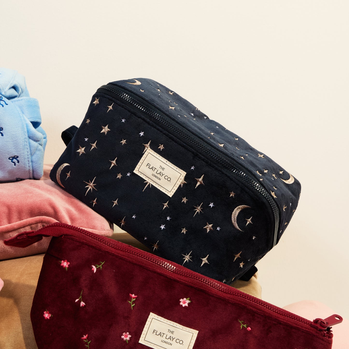 Box-Form Kosmetiktasche - Bestickter himmelblauer Samt