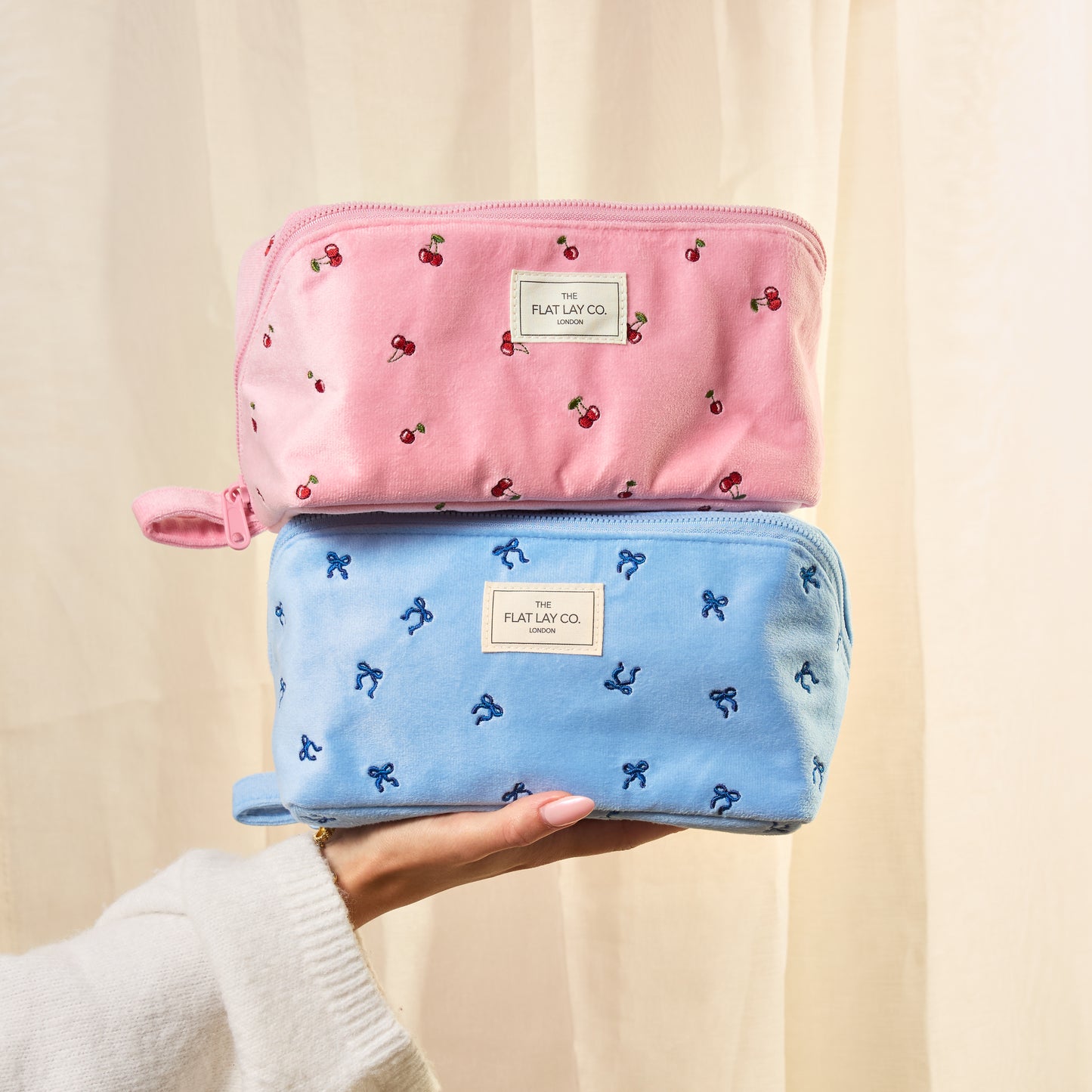 Box-Form Kosmetiktasche - Blauer Ditsy-Schleifen Samt