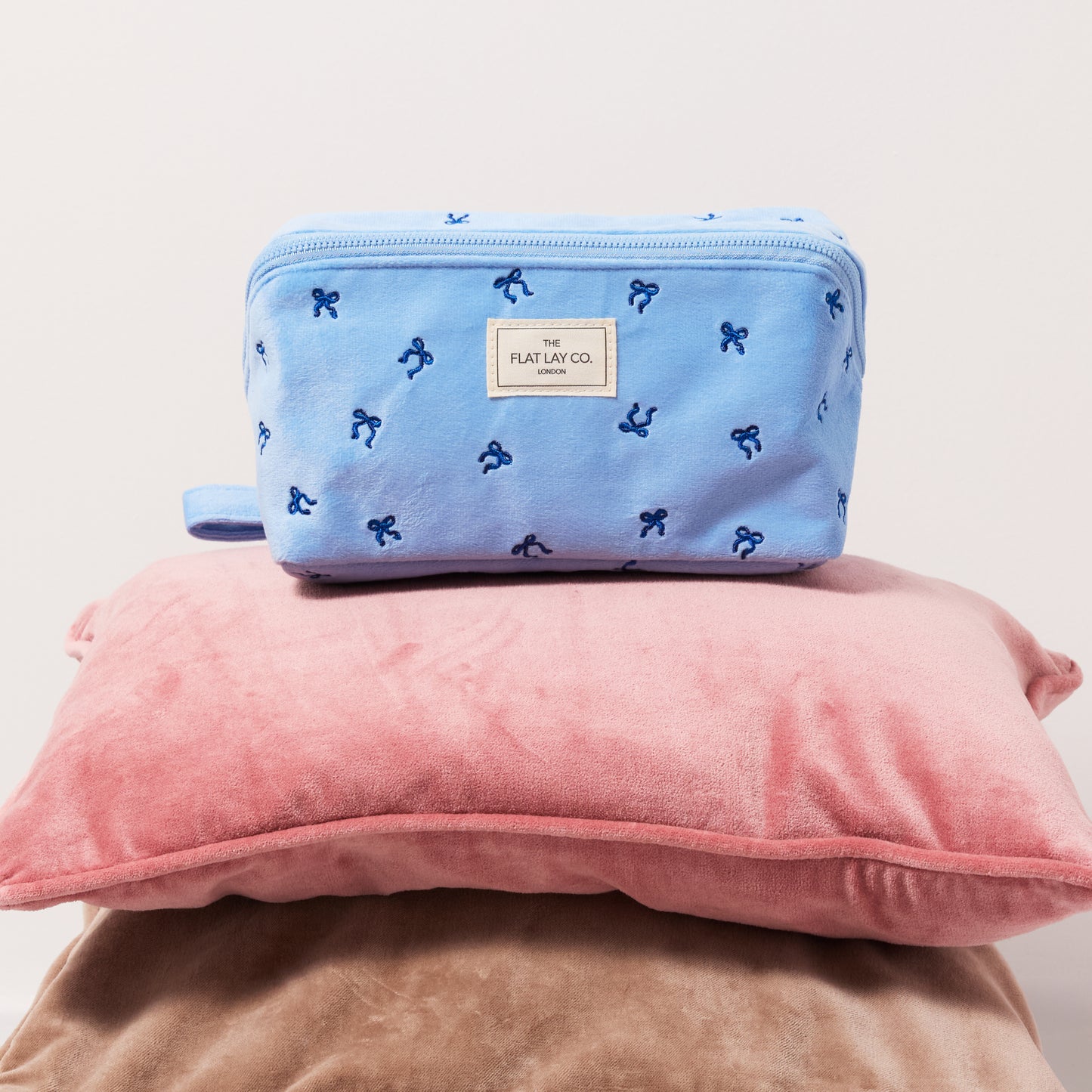 Box-Form Kosmetiktasche - Blauer Ditsy-Schleifen Samt