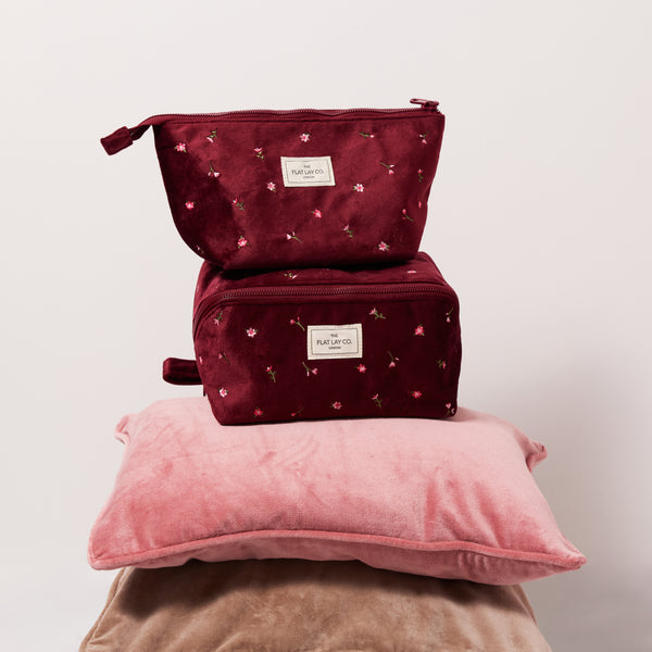 Essential Schminktäschchen - Bordeaux Ditsy-Rosen Samt