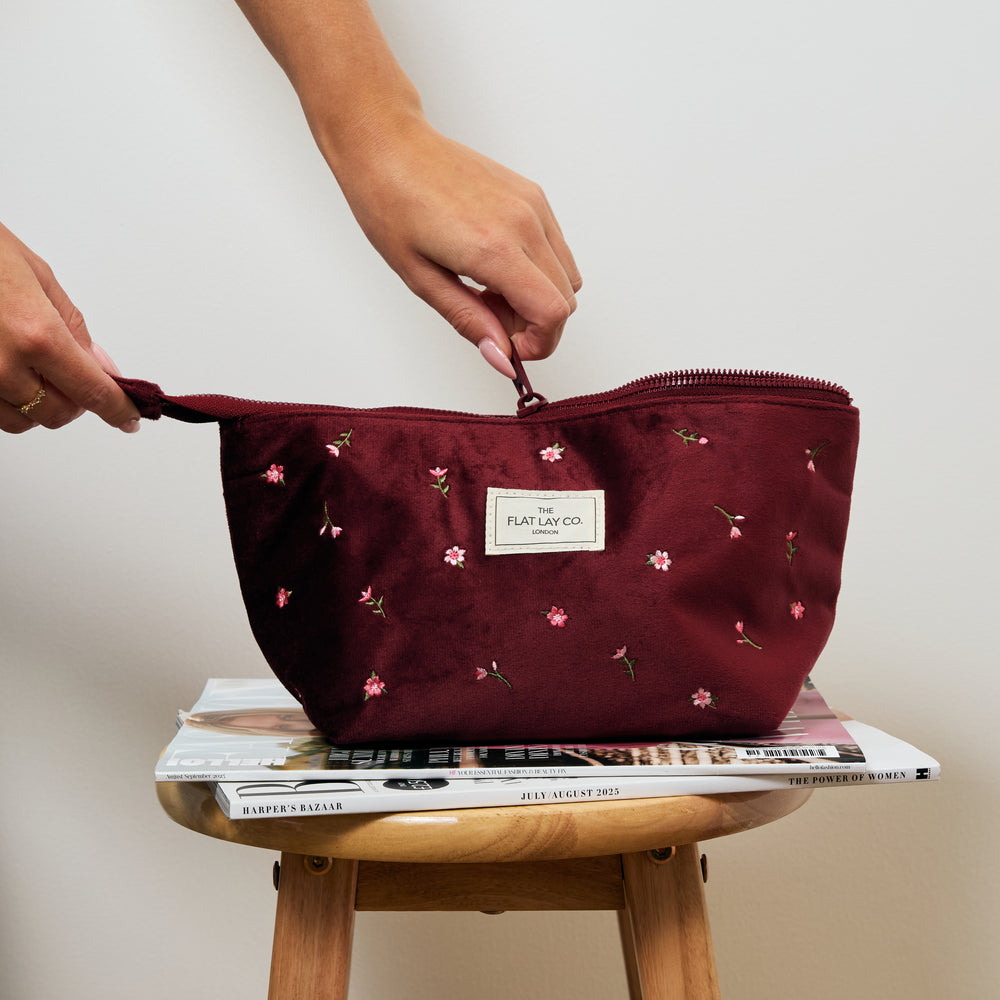 Essential Schminktäschchen - Bordeaux Ditsy-Rosen Samt