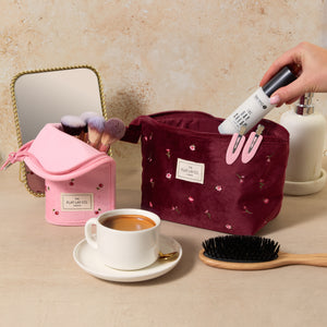 Essential Schminktäschchen - Bordeaux Ditsy-Rosen Samt