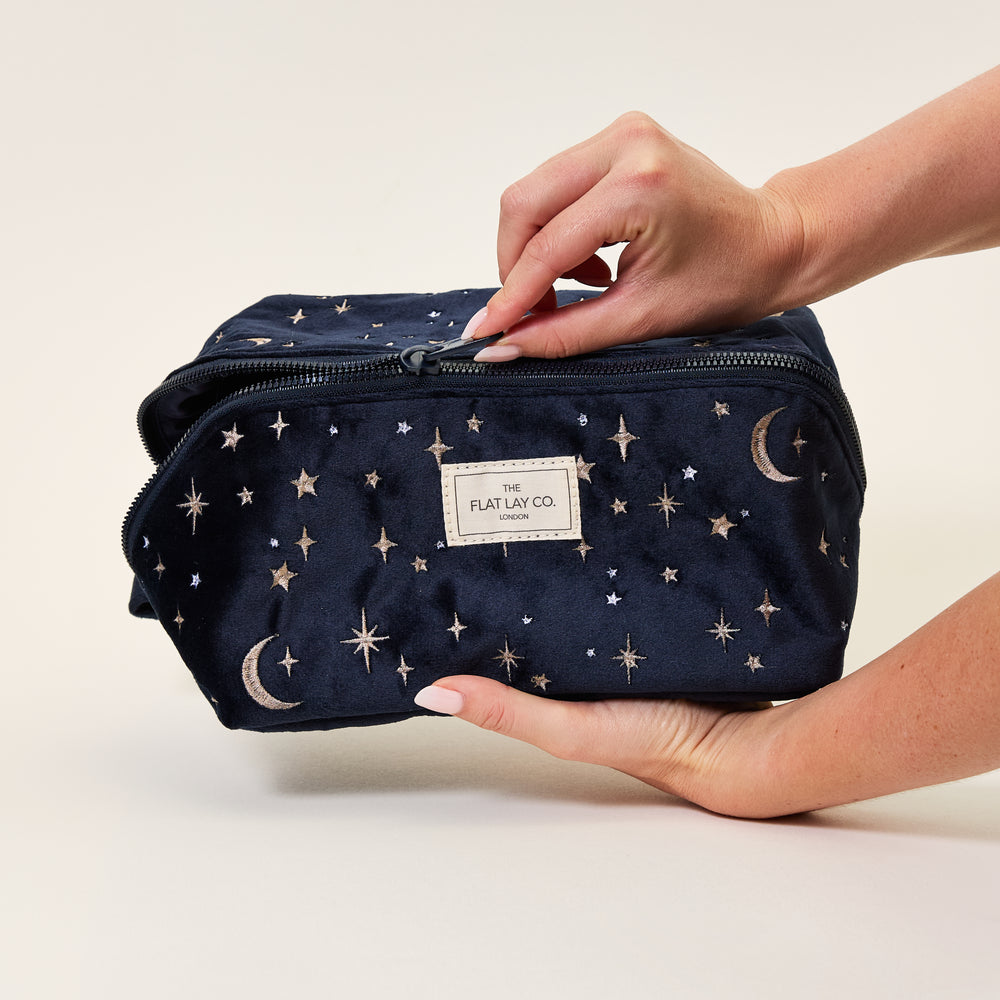 Box-Form Kosmetiktasche -  Bestickter himmelblauer Samt