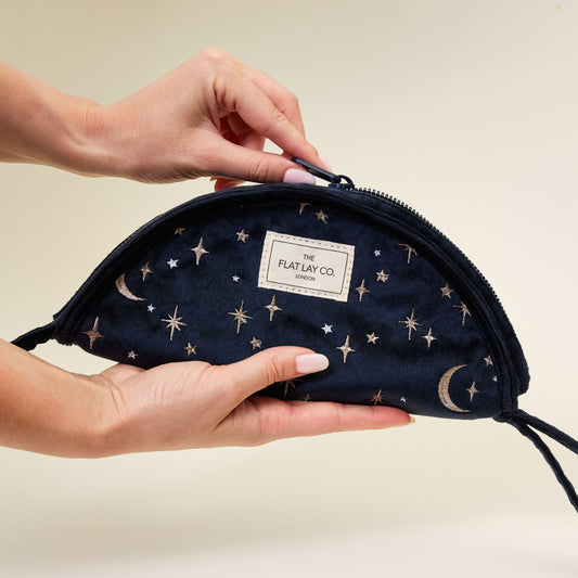 Lunar Schminktäschchen - Bestickter himmelblauer Samt