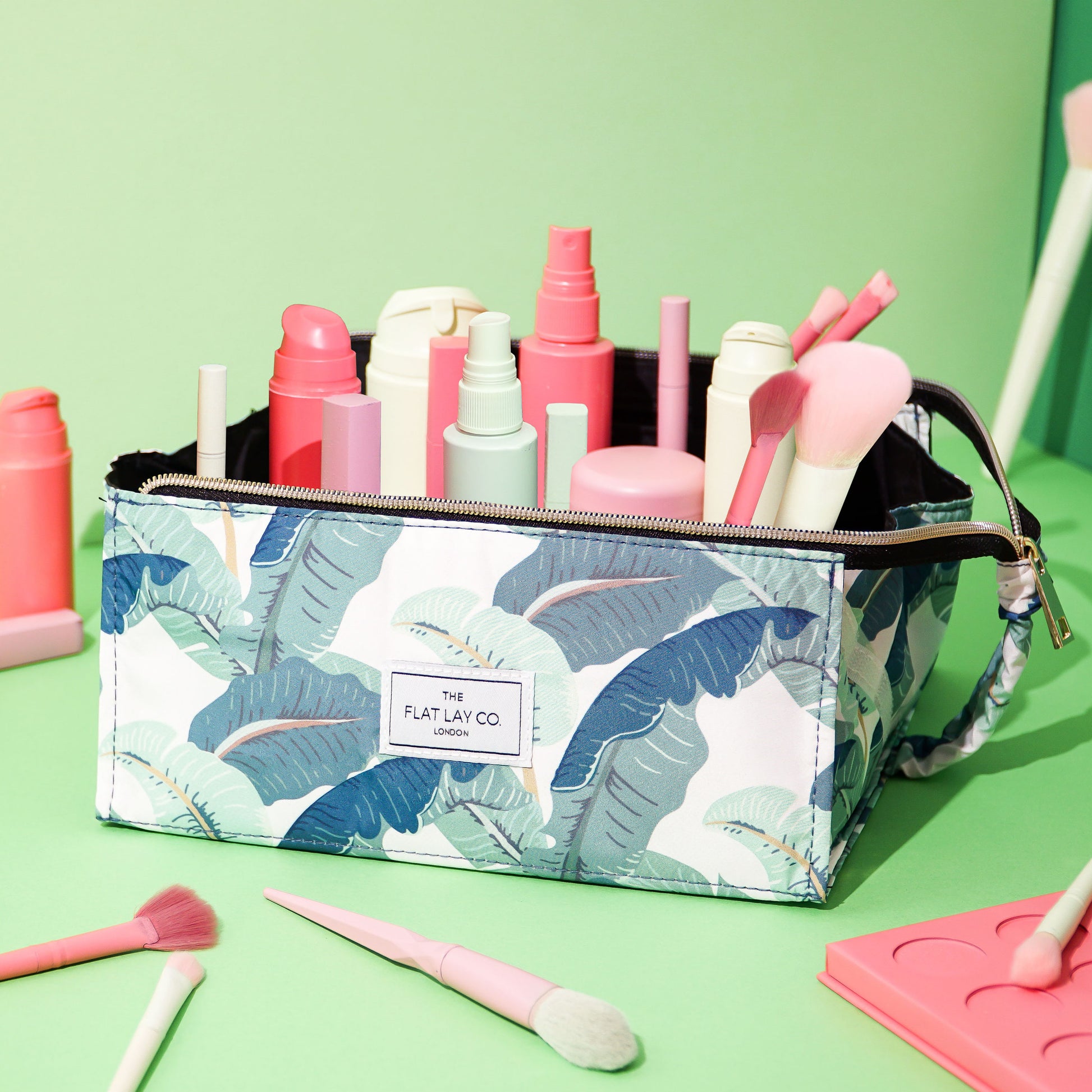 Tropical Leaves XXL Flat Lay Makeup Box Bag 
